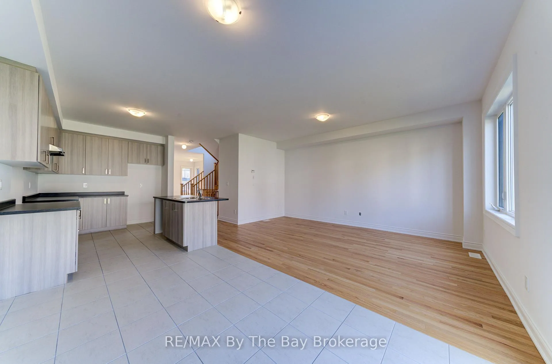 Photo 13 of 39 Lisa Street, Wasaga Beach — HOMEH