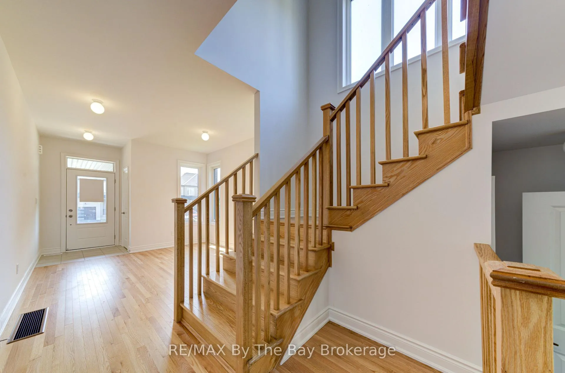 Photo 15 of 39 Lisa Street, Wasaga Beach — HOMEH