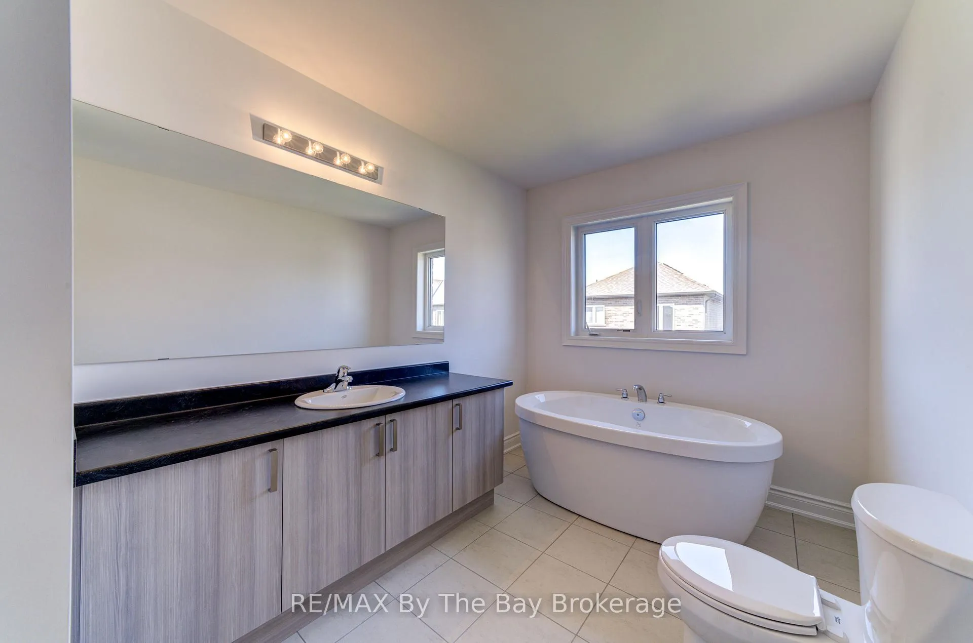 Photo 19 of 39 Lisa Street, Wasaga Beach — HOMEH