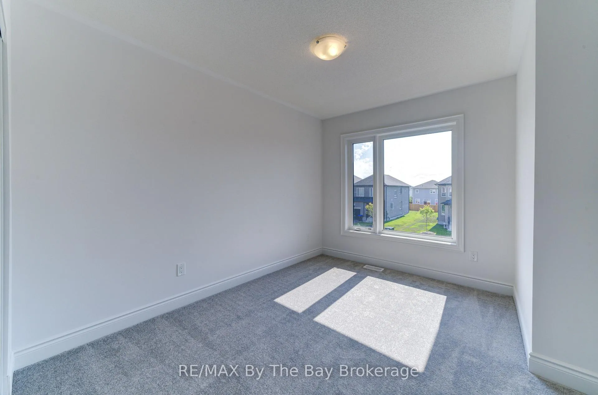 Photo 25 of 39 Lisa Street, Wasaga Beach — HOMEH