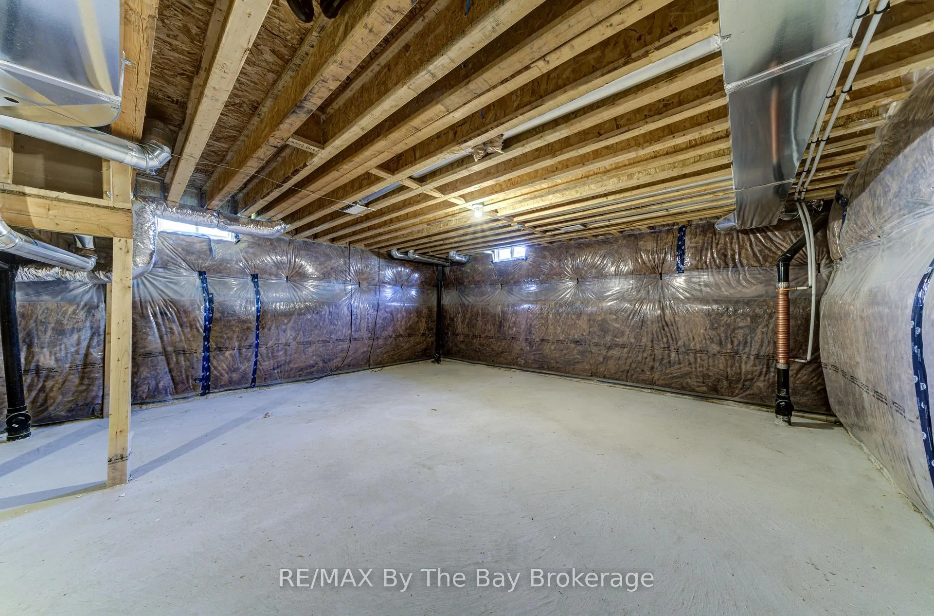 Photo 27 of 39 Lisa Street, Wasaga Beach — HOMEH