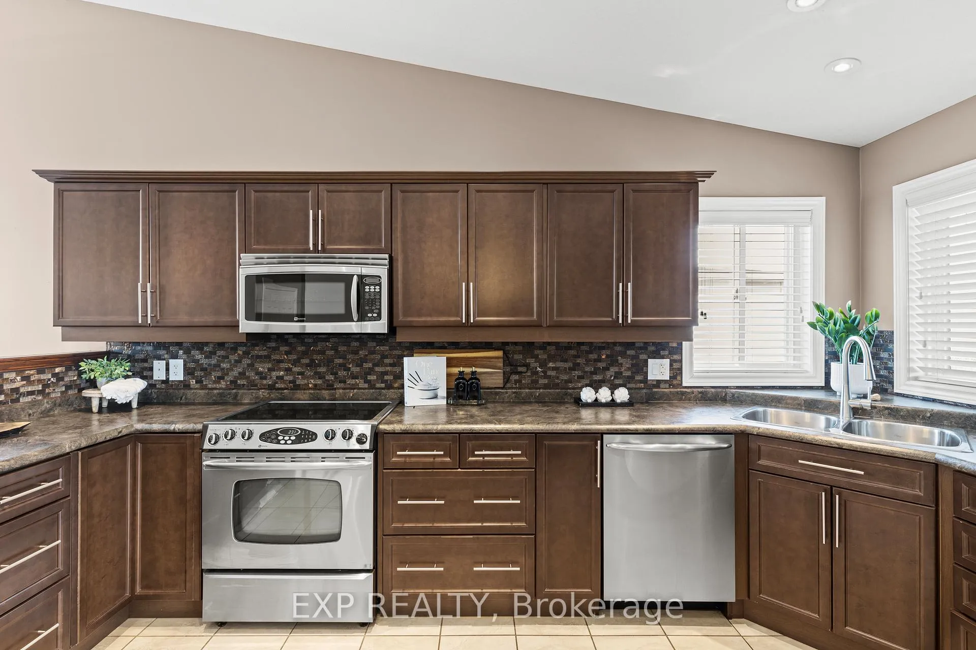 Photo 16 of 6296 Parkside Road, Niagara Falls, Forestview — HOMEH