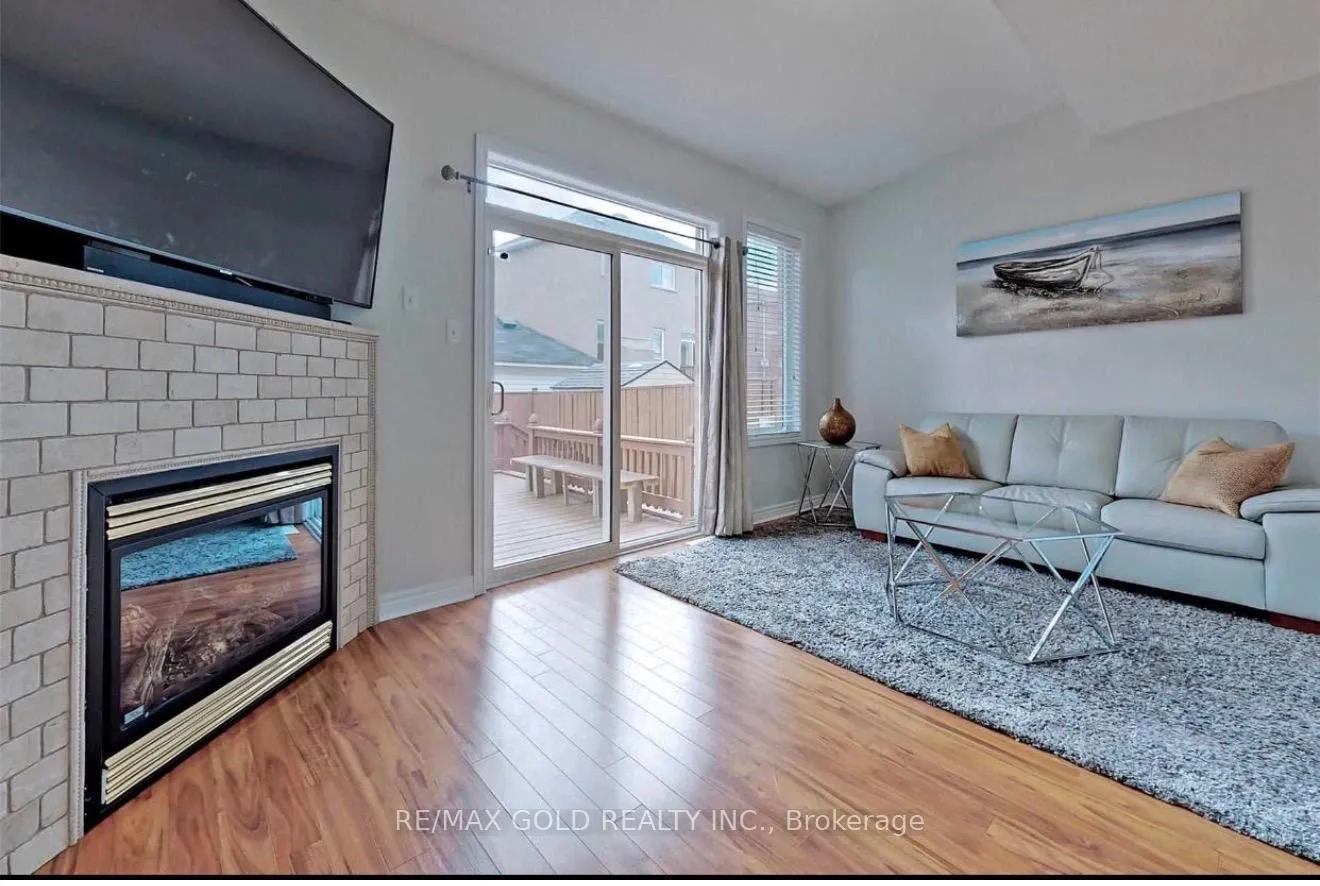 Photo 2 of 60 Swales Crescent, Brampton, Sandringham-Wellington — HOMEH
