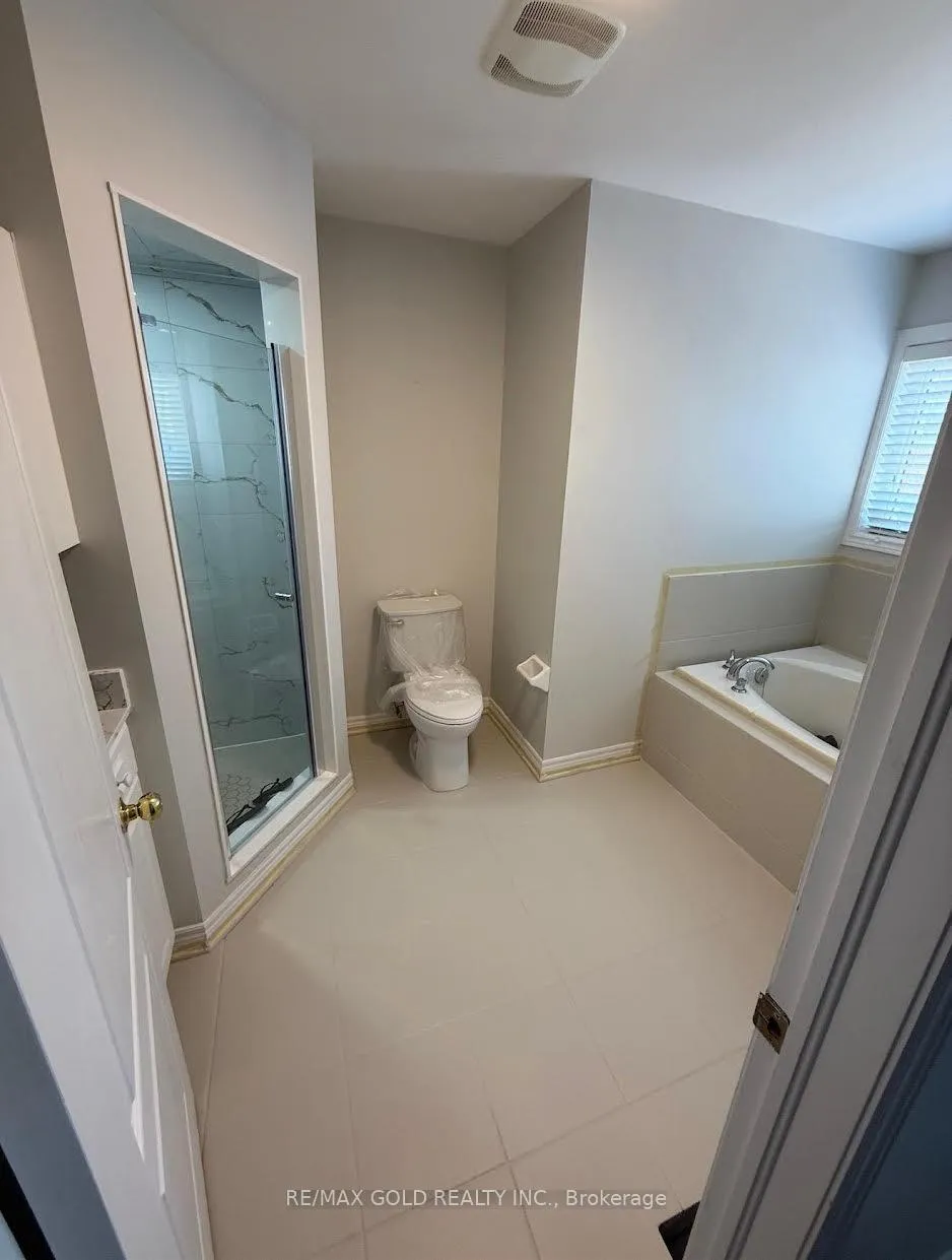 Photo 8 of 60 Swales Crescent, Brampton, Sandringham-Wellington — HOMEH