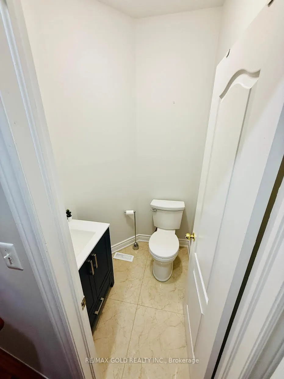 Photo 12 of 60 Swales Crescent, Brampton, Sandringham-Wellington — HOMEH