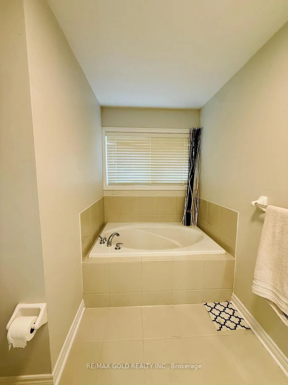 Photo 14 of 60 Swales Crescent, Brampton, Sandringham-Wellington — HOMEH