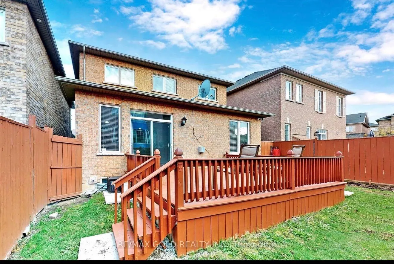 Photo 24 of 60 Swales Crescent, Brampton, Sandringham-Wellington — HOMEH