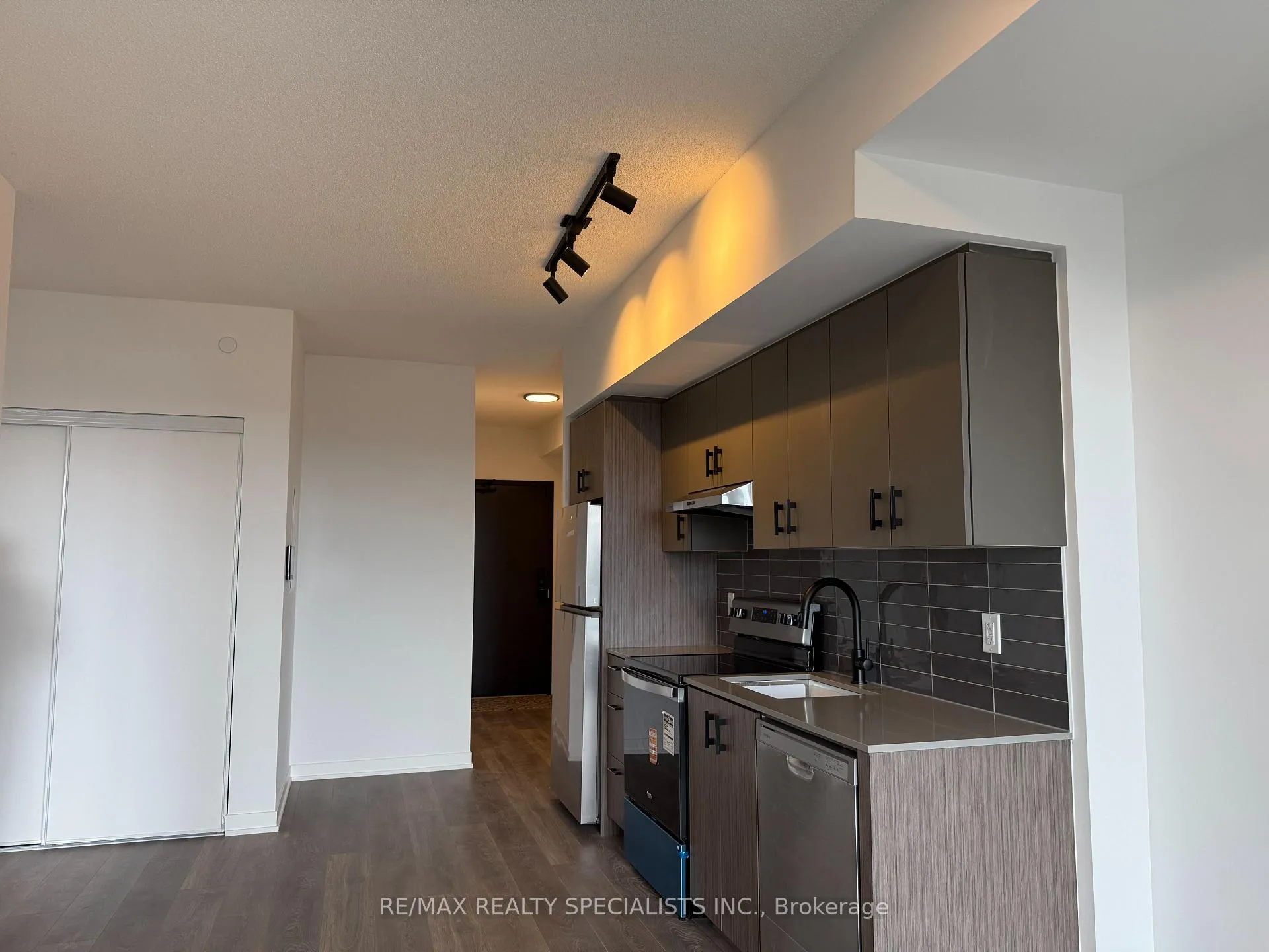 Photo 9 of Unit C1110, 4878 Powers Common, Burlington, Alton — HOMEH