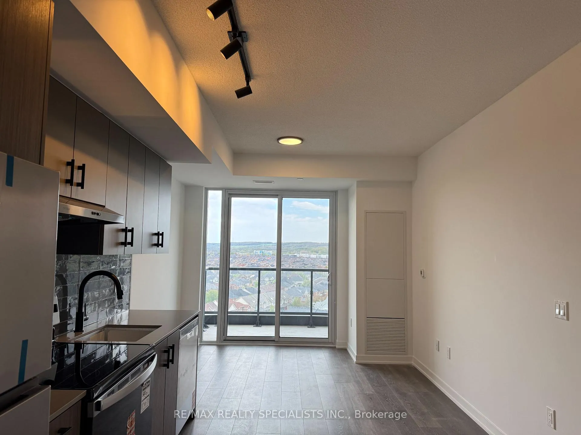 Photo 10 of Unit C1110, 4878 Powers Common, Burlington, Alton — HOMEH
