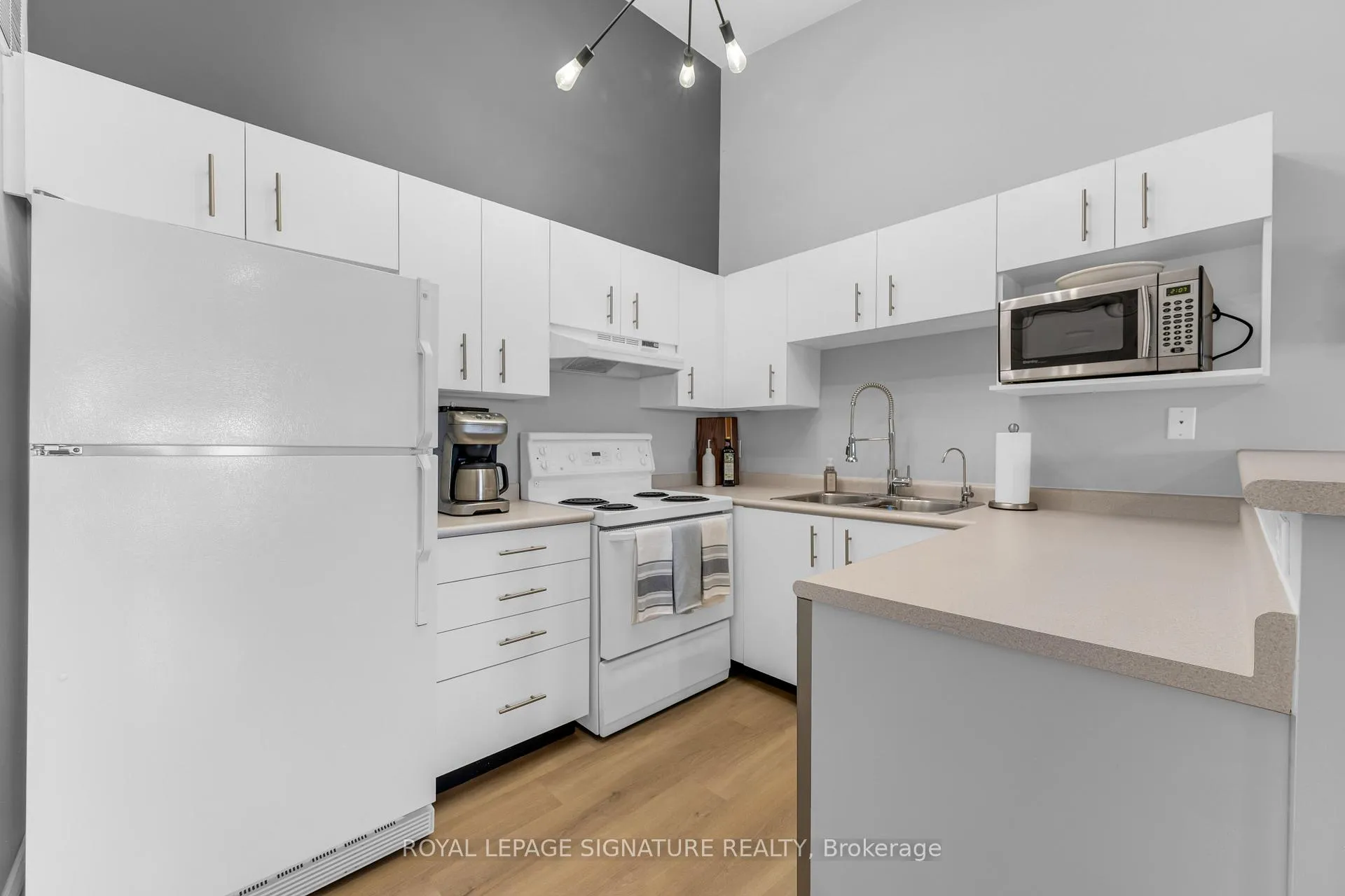 Photo 10 of Unit 410, 4005 Kilmer Drive, Burlington, Tansley — HOMEH