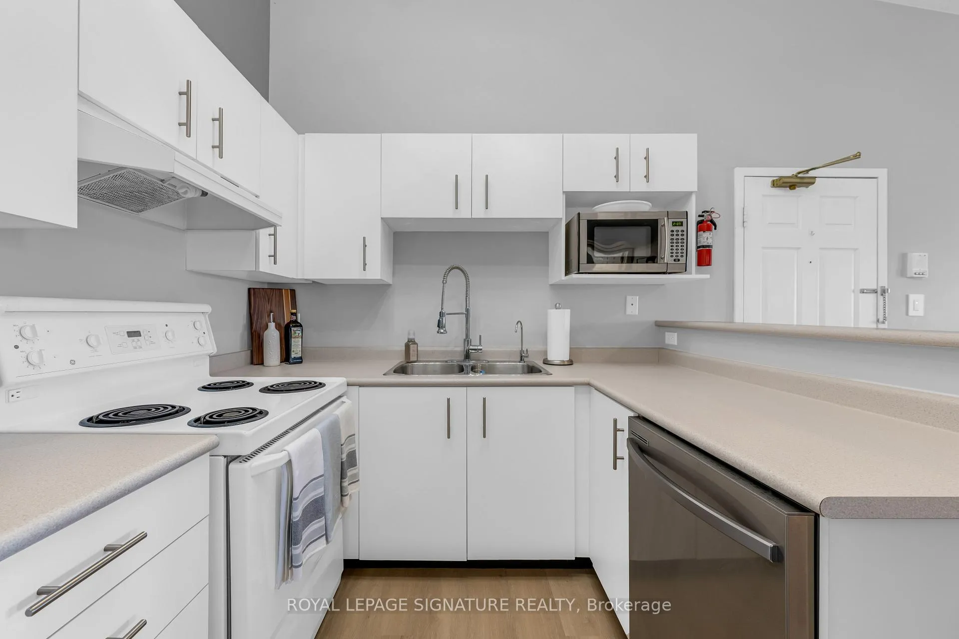 Photo 11 of Unit 410, 4005 Kilmer Drive, Burlington, Tansley — HOMEH