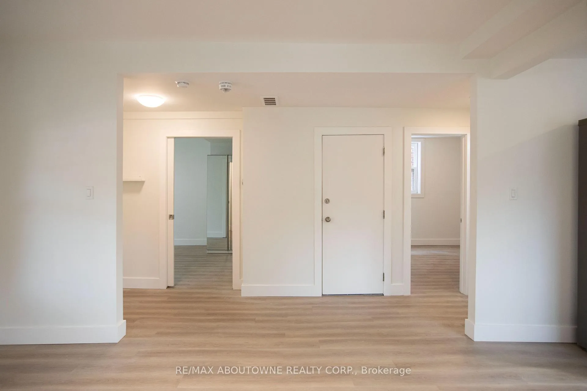 Photo 5 of 49 Fairleigh Avenue S, Hamilton, Gibson — HOMEH