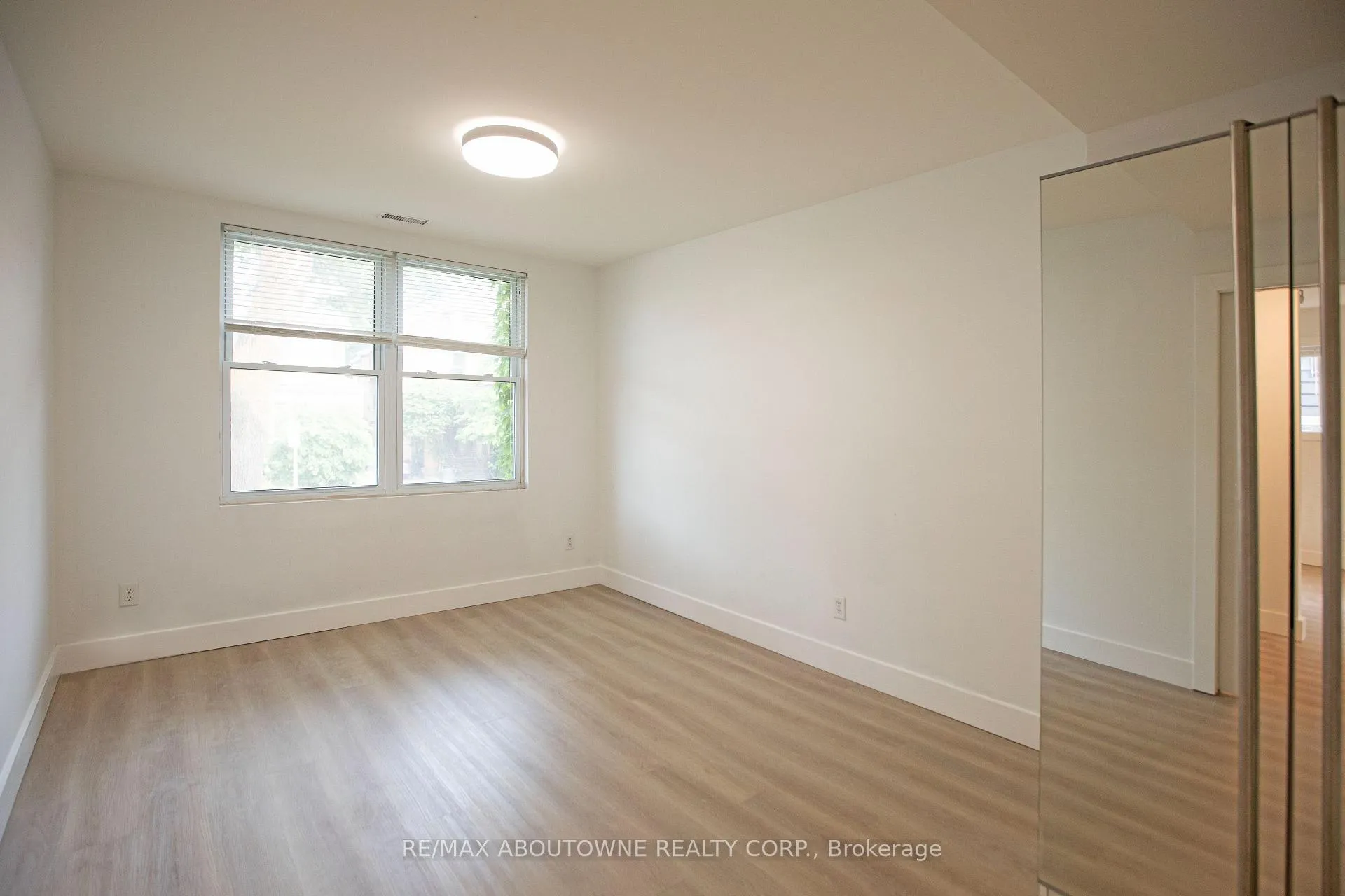 Photo 6 of 49 Fairleigh Avenue S, Hamilton, Gibson — HOMEH