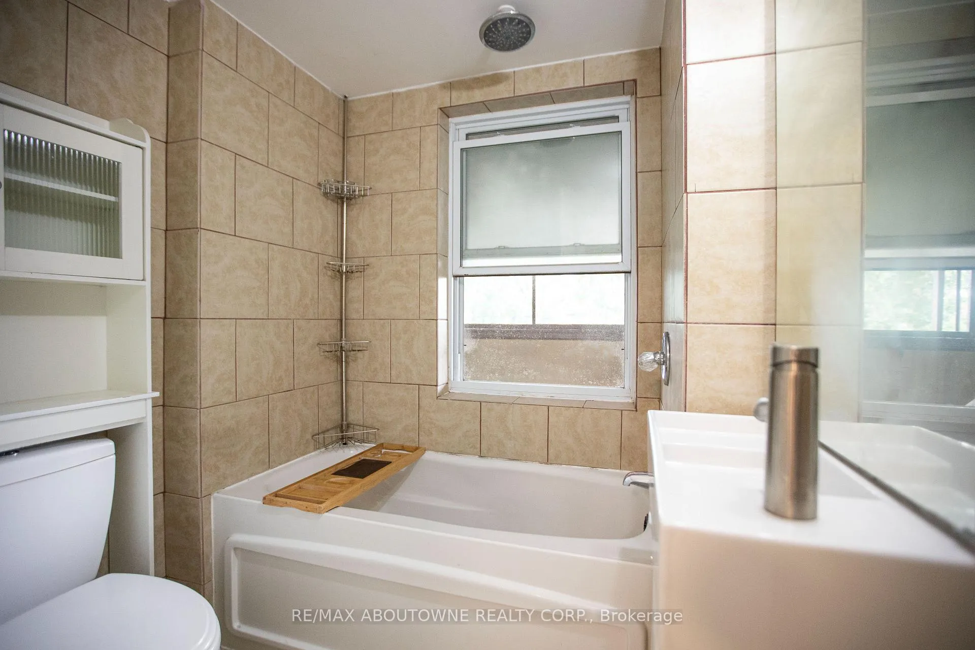 Photo 11 of 49 Fairleigh Avenue S, Hamilton, Gibson — HOMEH