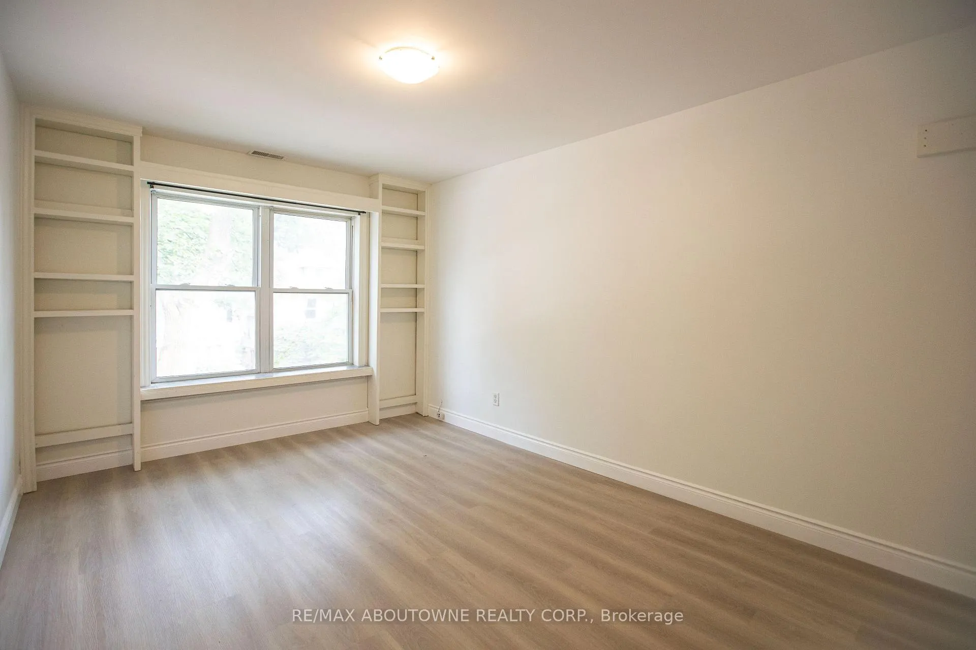 Photo 13 of 49 Fairleigh Avenue S, Hamilton, Gibson — HOMEH