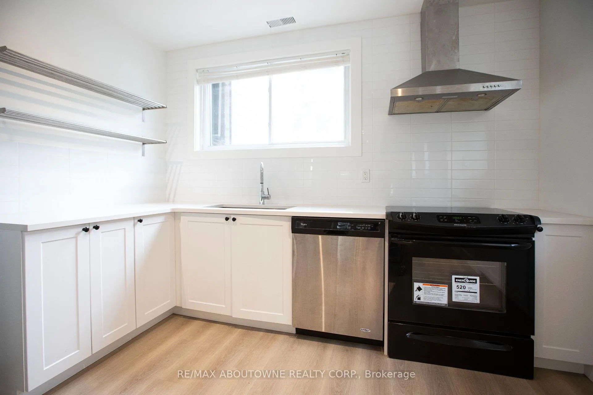 Photo 17 of 49 Fairleigh Avenue S, Hamilton, Gibson — HOMEH