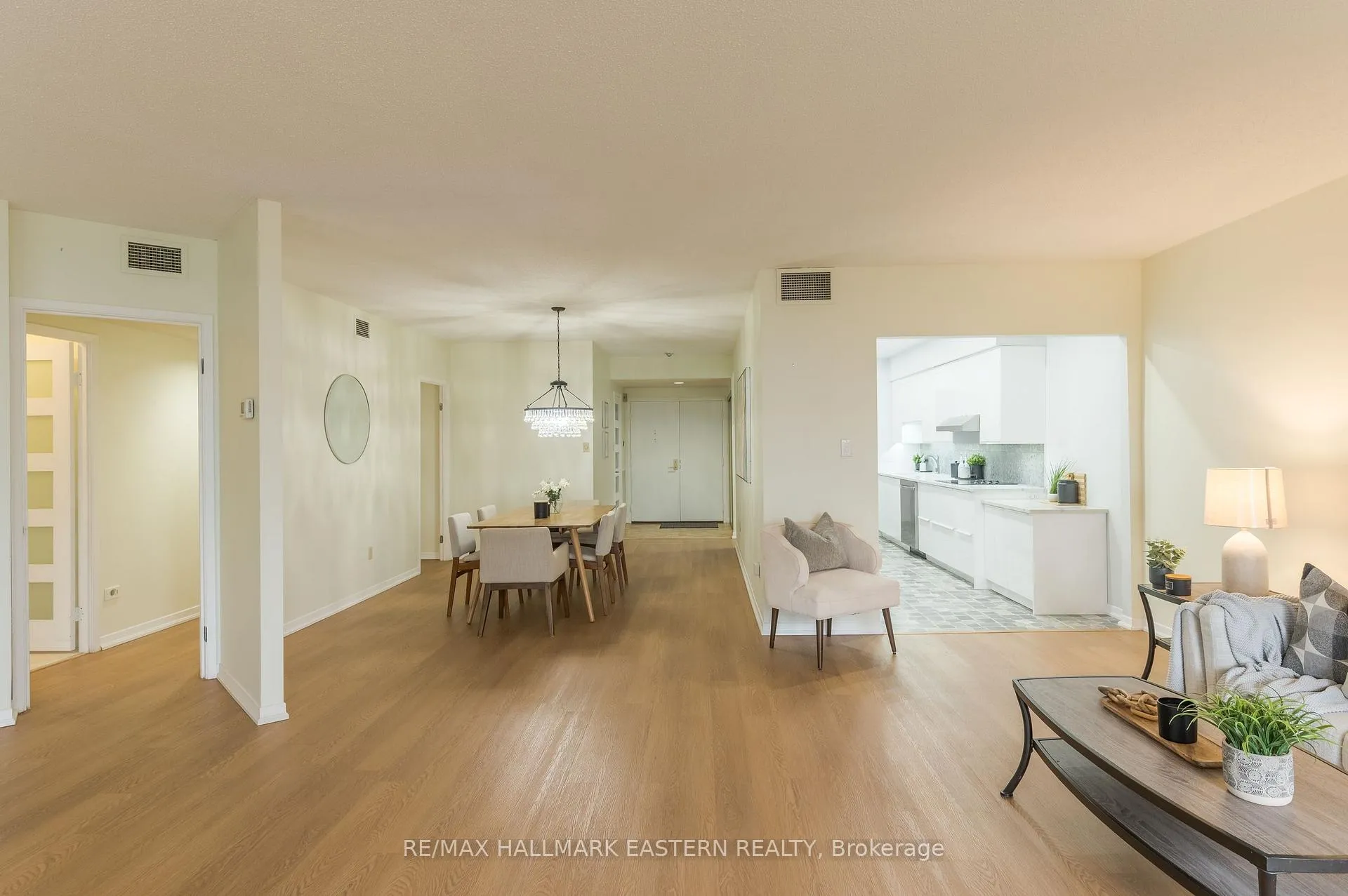 Photo 6 of Unit 204, 1818 Cherryhill Road, Peterborough, Monaghan Ward 2 — HOMEH