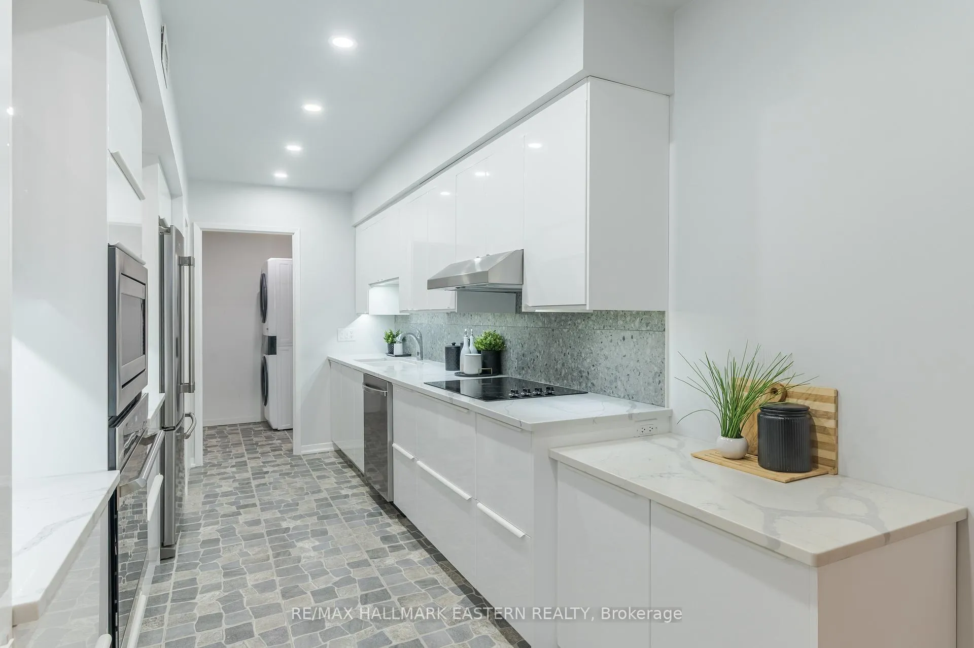Photo 7 of Unit 204, 1818 Cherryhill Road, Peterborough, Monaghan Ward 2 — HOMEH