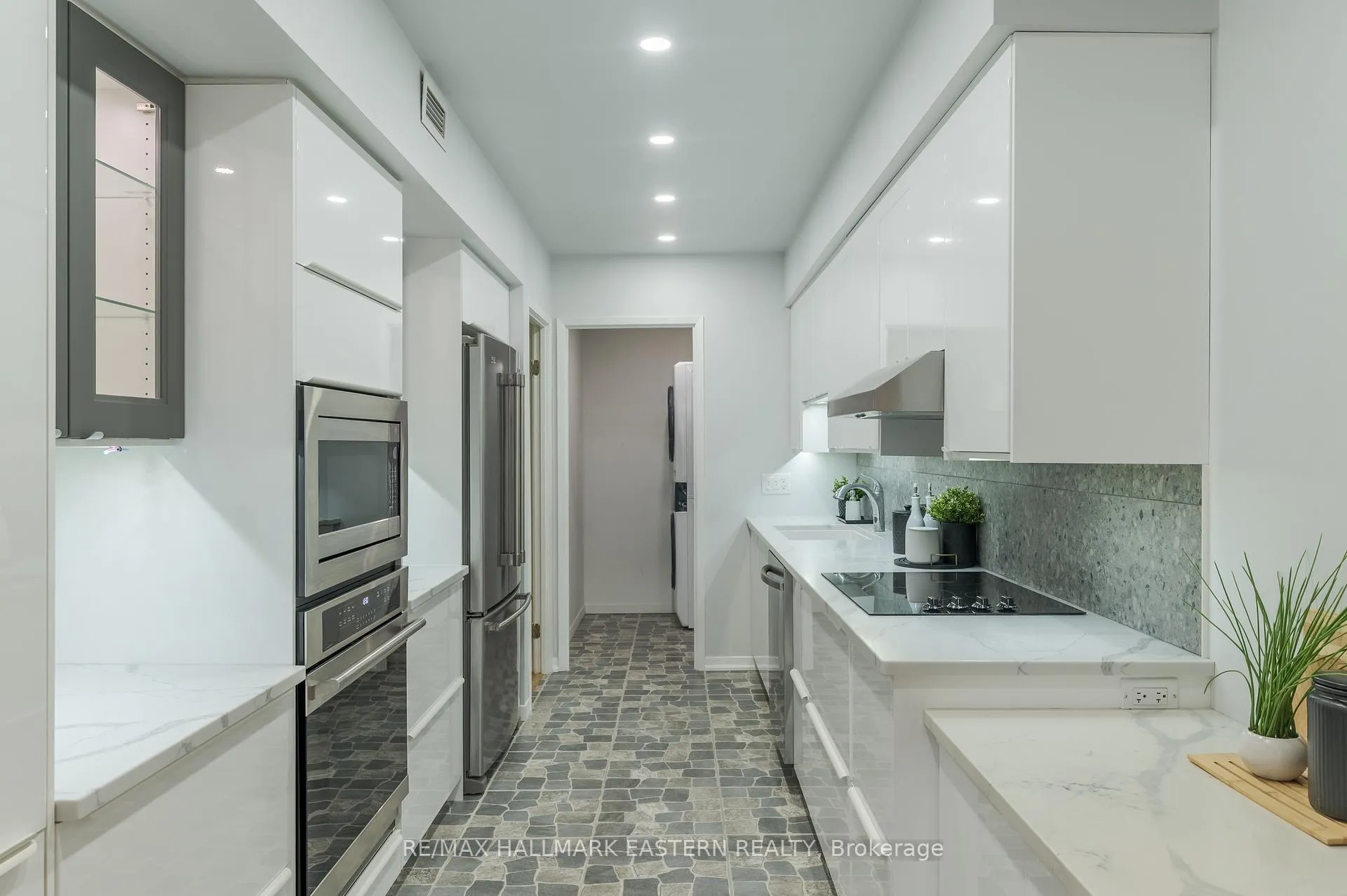 Photo 9 of Unit 204, 1818 Cherryhill Road, Peterborough, Monaghan Ward 2 — HOMEH