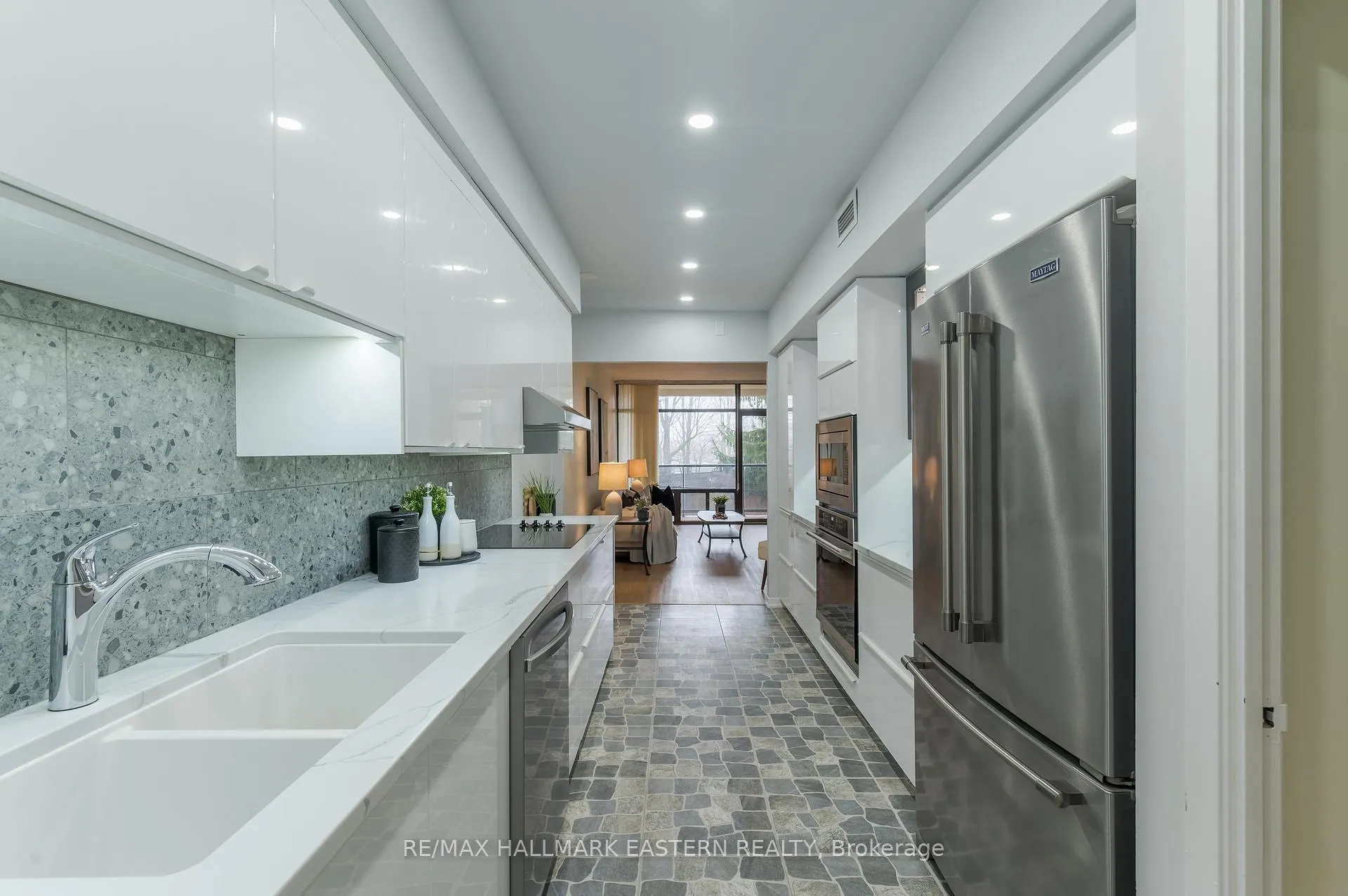 Photo 10 of Unit 204, 1818 Cherryhill Road, Peterborough, Monaghan Ward 2 — HOMEH