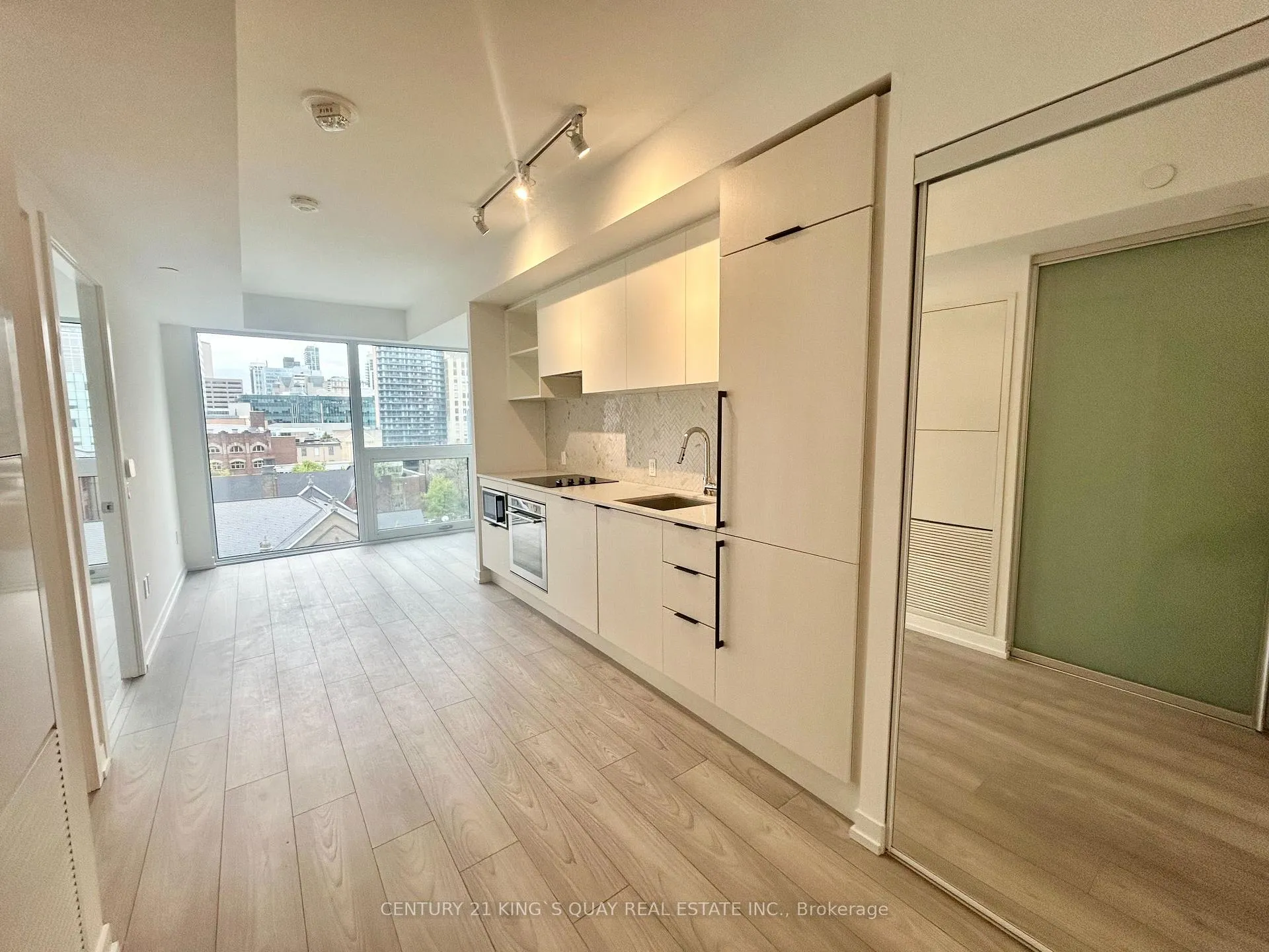Photo 3 of Unit 808, 82 Dalhousie Street, Toronto, Church-Yonge Corridor — HOMEH