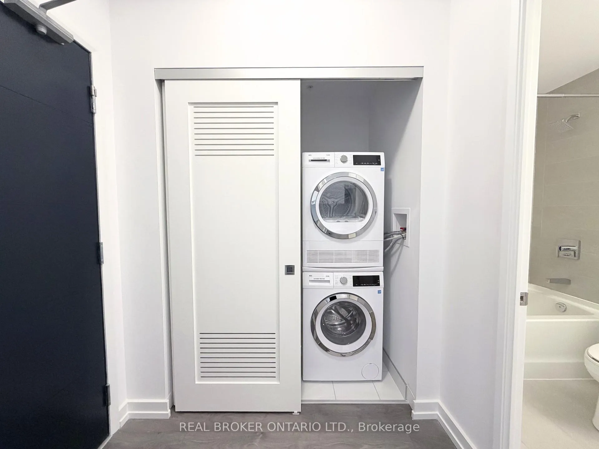 Photo 10 of Unit 824, 75 James Street S, Hamilton, Corktown — HOMEH