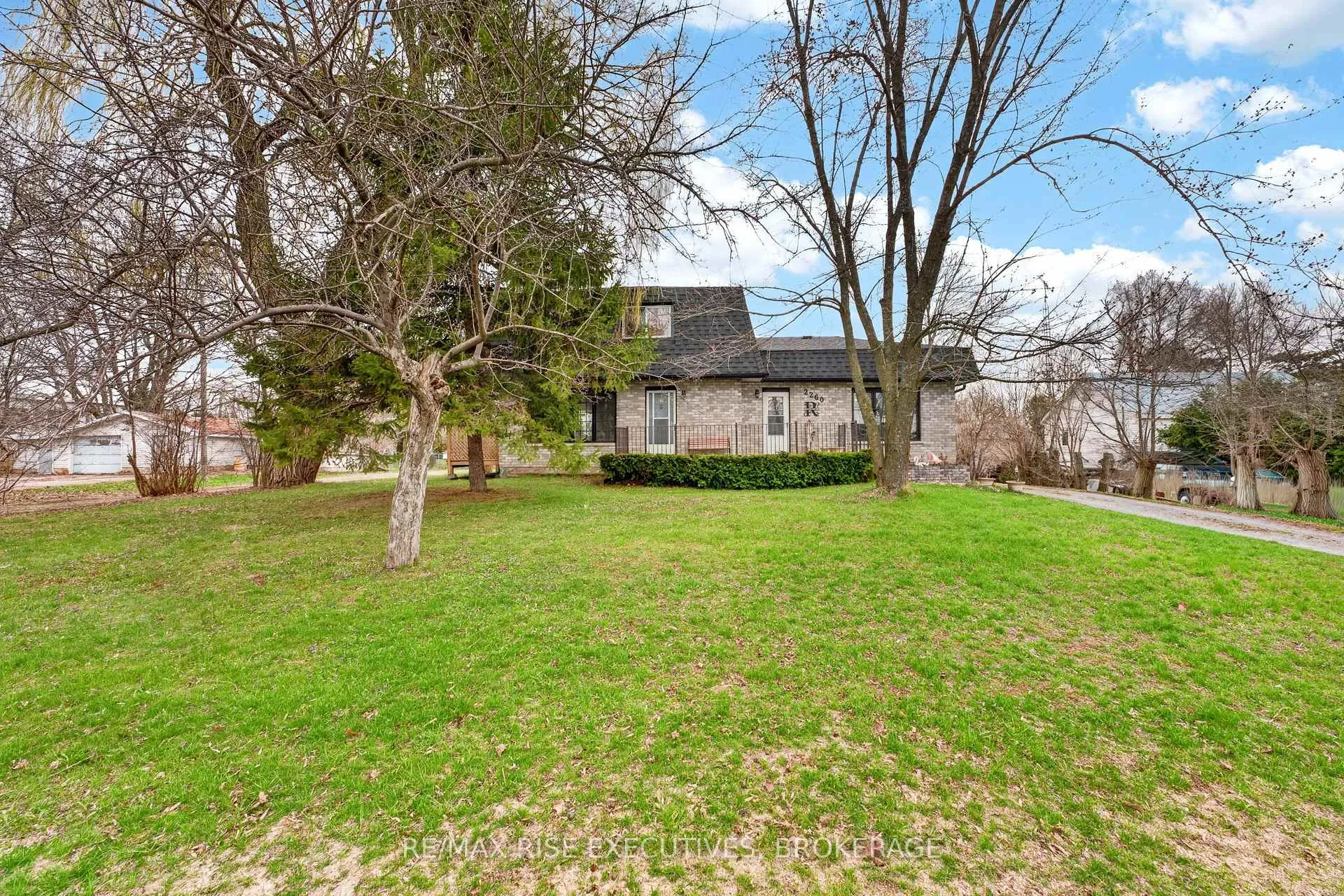Photo 2 of 2260 Sydenham Road, Kingston, City North of 401 — HOMEH