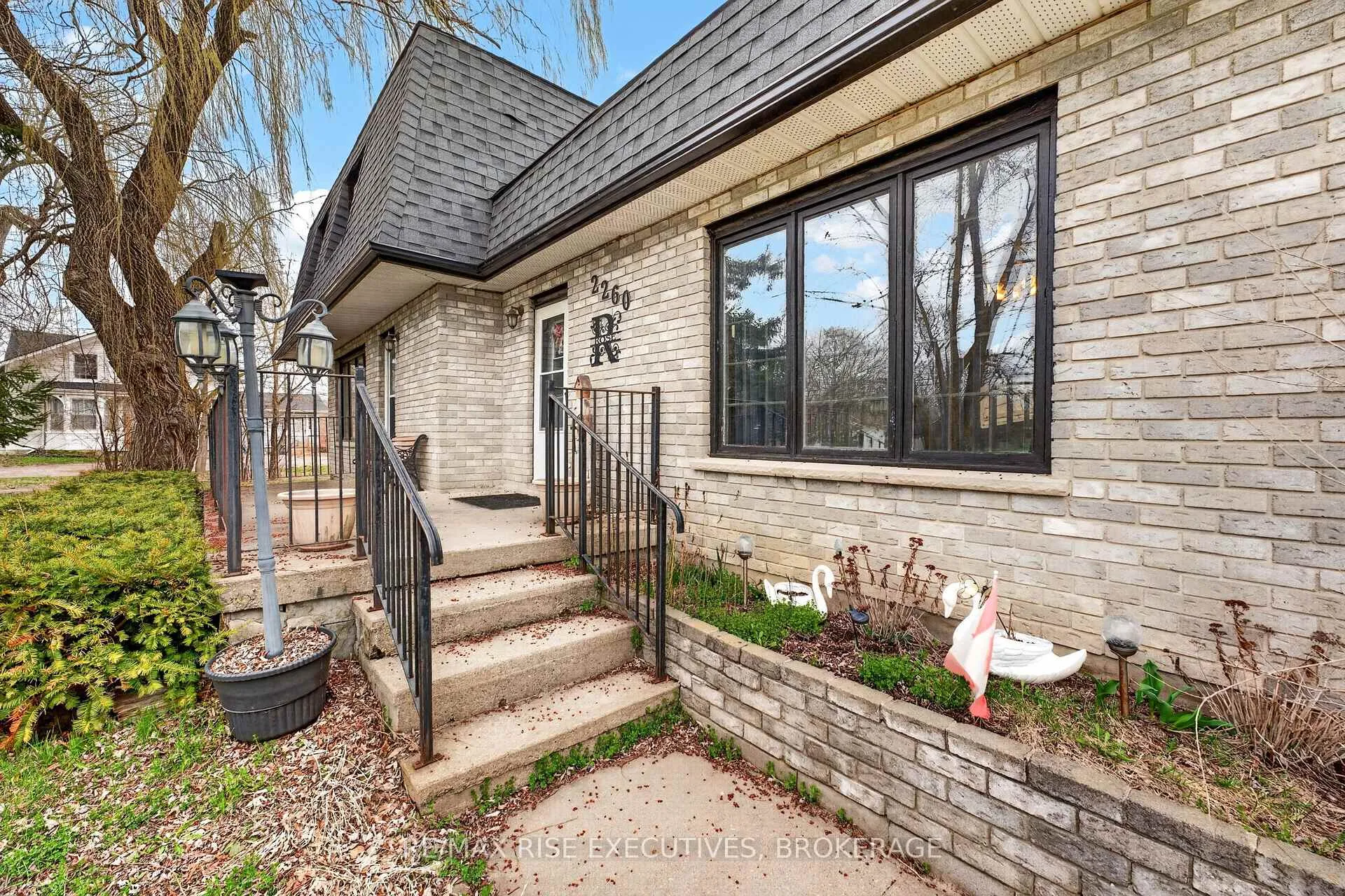 Photo 3 of 2260 Sydenham Road, Kingston, City North of 401 — HOMEH