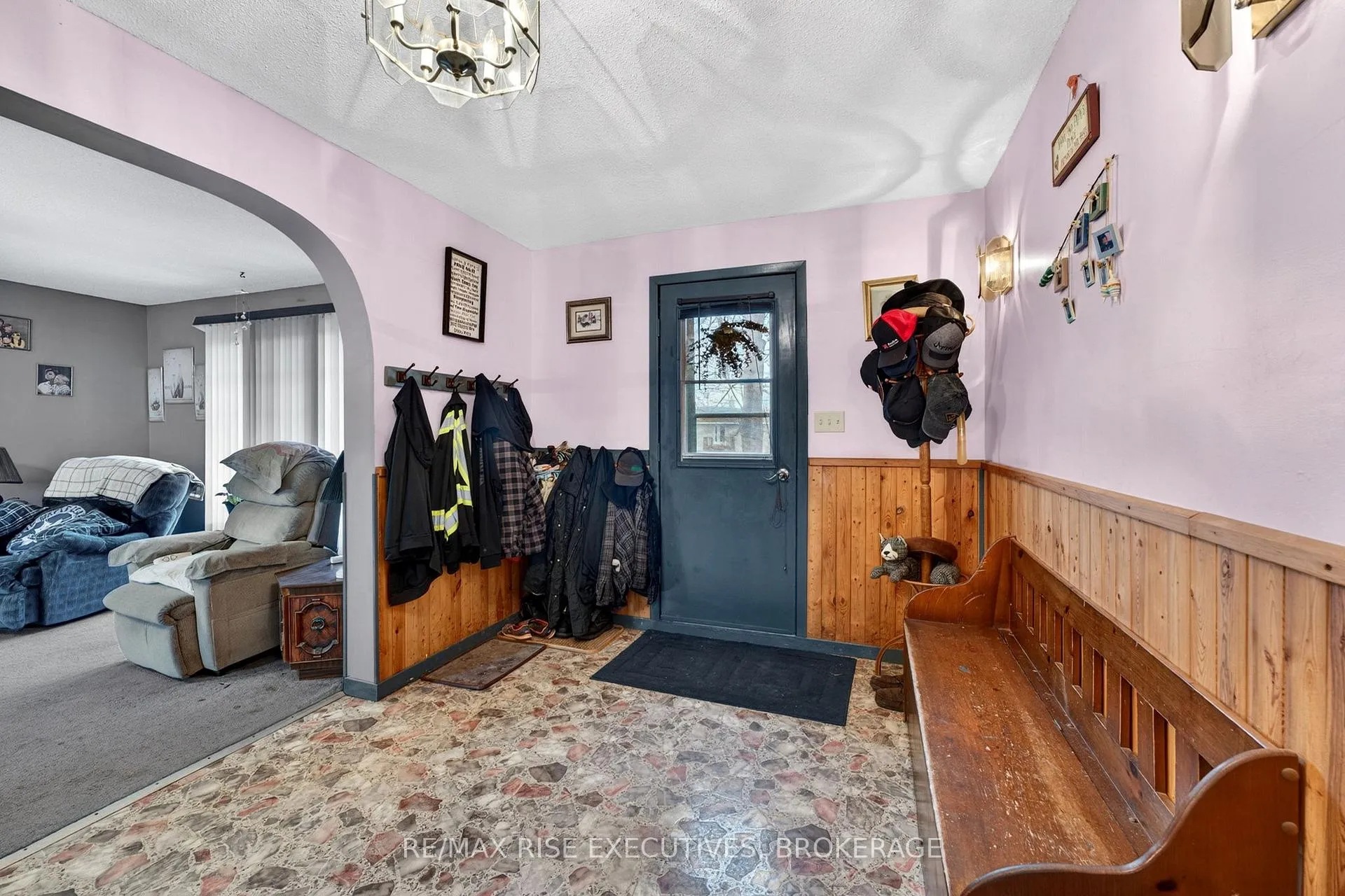 Photo 4 of 2260 Sydenham Road, Kingston, City North of 401 — HOMEH