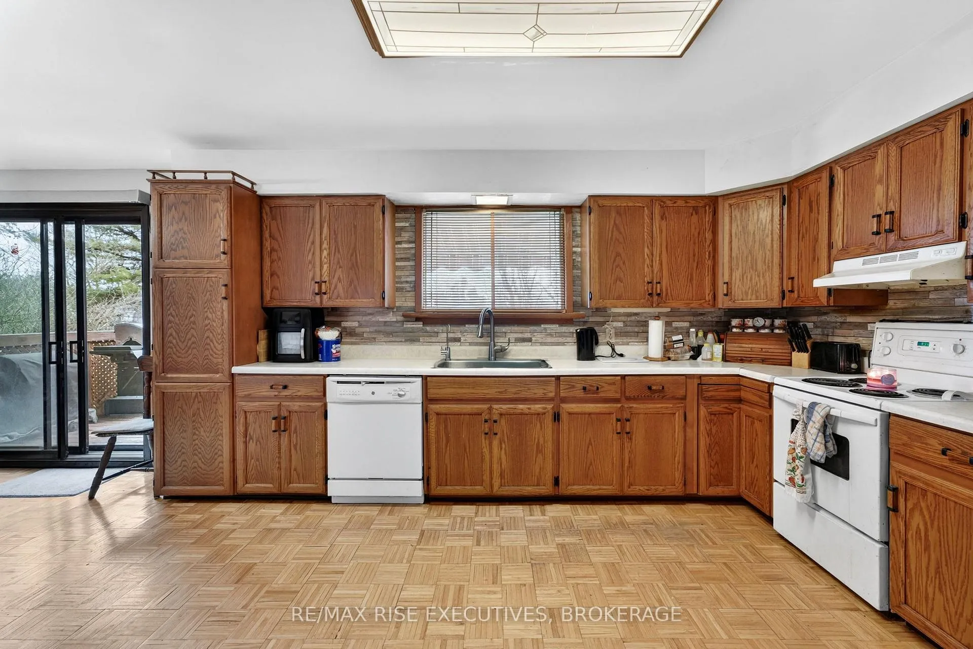 Photo 12 of 2260 Sydenham Road, Kingston, City North of 401 — HOMEH