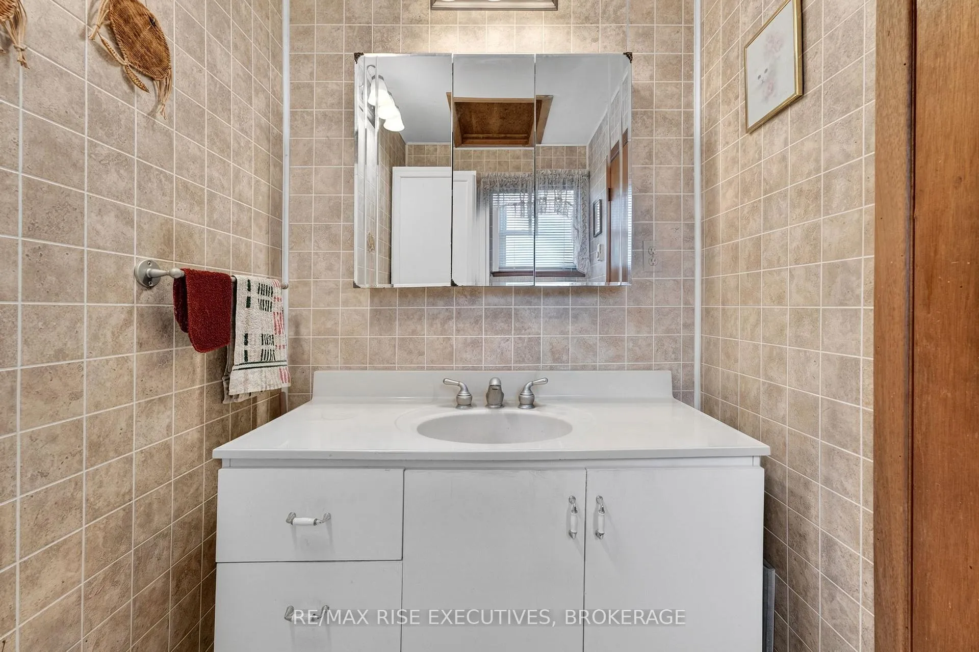 Photo 16 of 2260 Sydenham Road, Kingston, City North of 401 — HOMEH