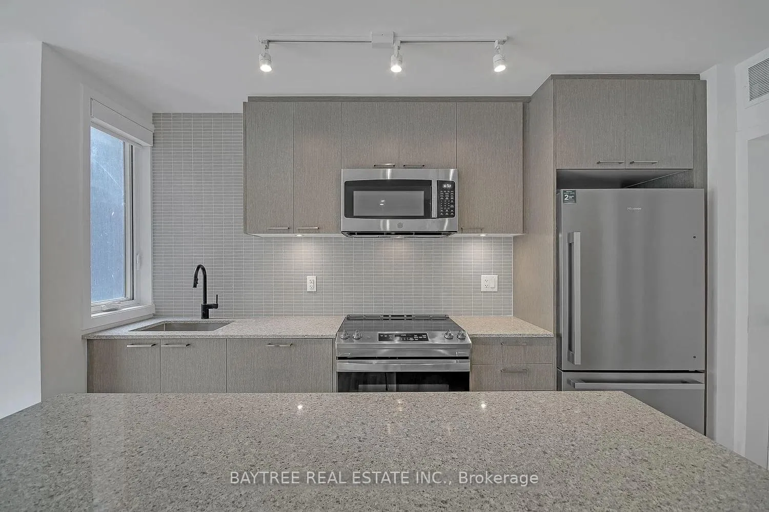 Photo 5 of Unit TH4, 30 Ed Clark Gardens, Toronto, Weston-Pellam Park — HOMEH
