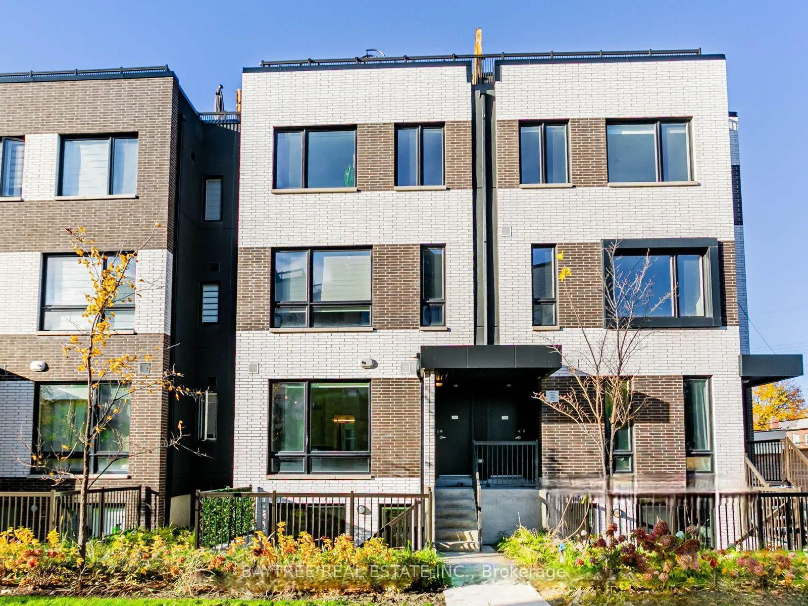 Photo 29 of Unit TH4, 30 Ed Clark Gardens, Toronto, Weston-Pellam Park — HOMEH