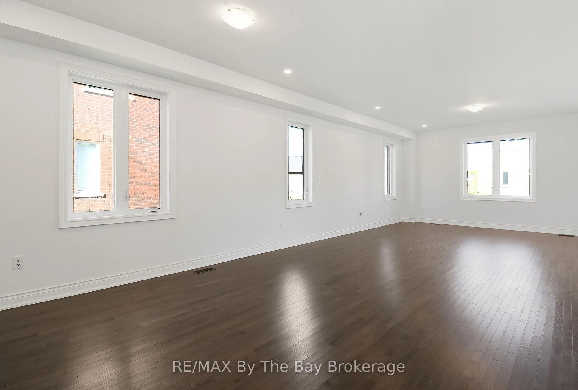 Photo 4 of 59 Amber Drive, Wasaga Beach — HOMEH