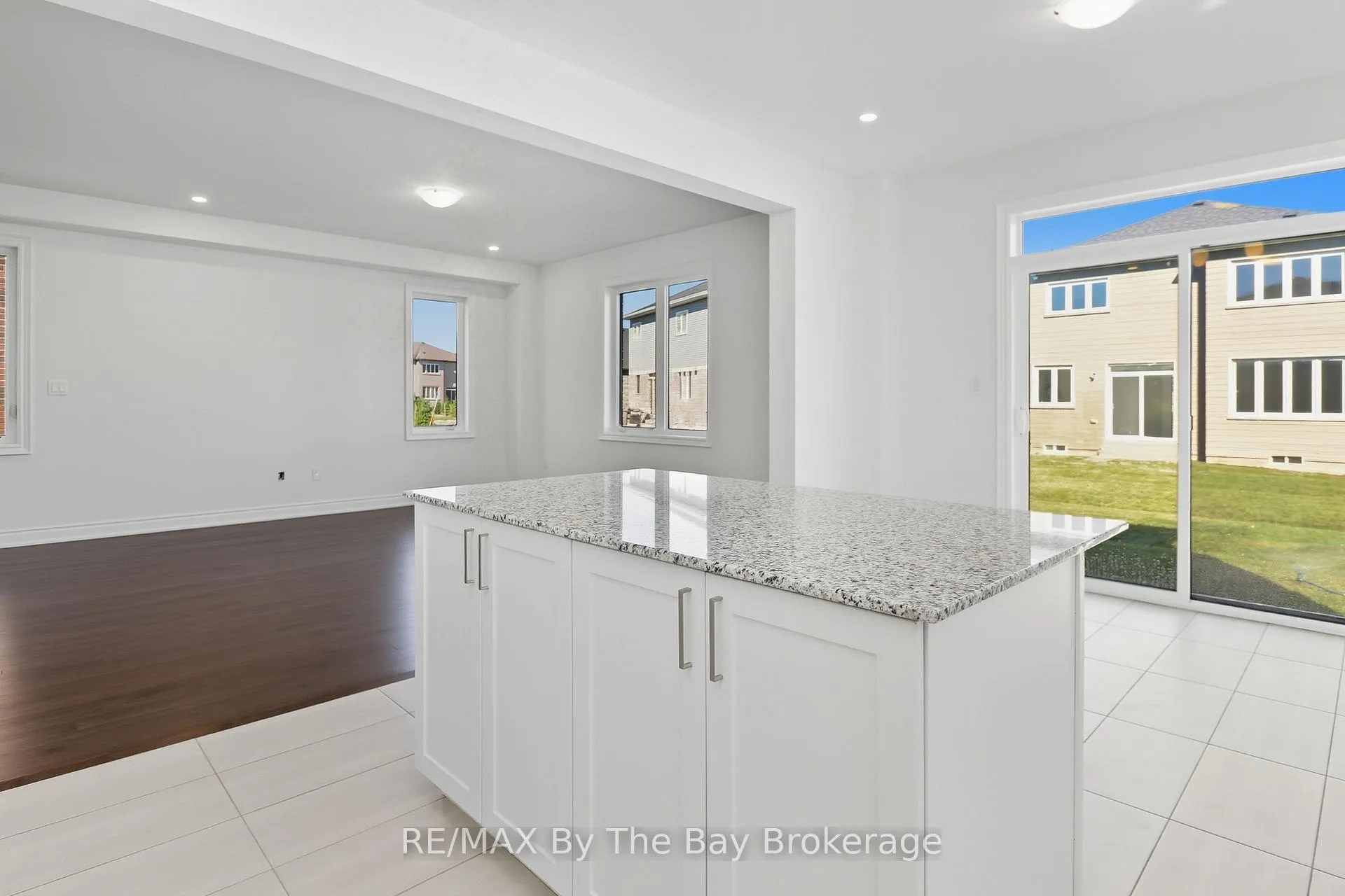 Photo 21 of 59 Amber Drive, Wasaga Beach — HOMEH