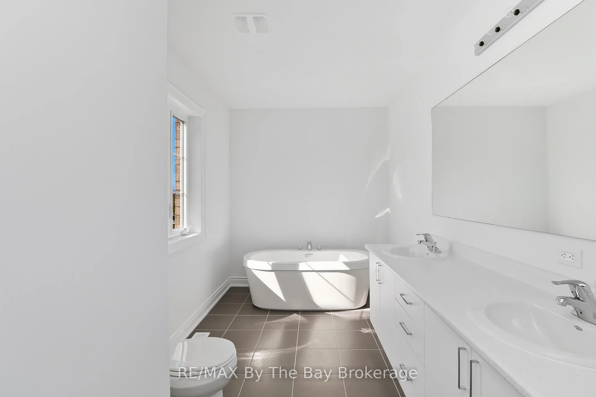 Photo 27 of 59 Amber Drive, Wasaga Beach — HOMEH