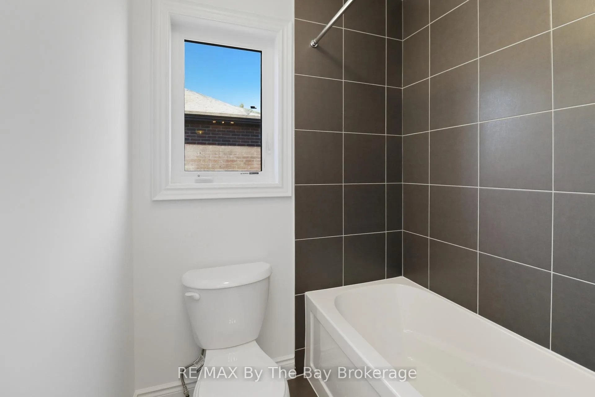Photo 35 of 59 Amber Drive, Wasaga Beach — HOMEH