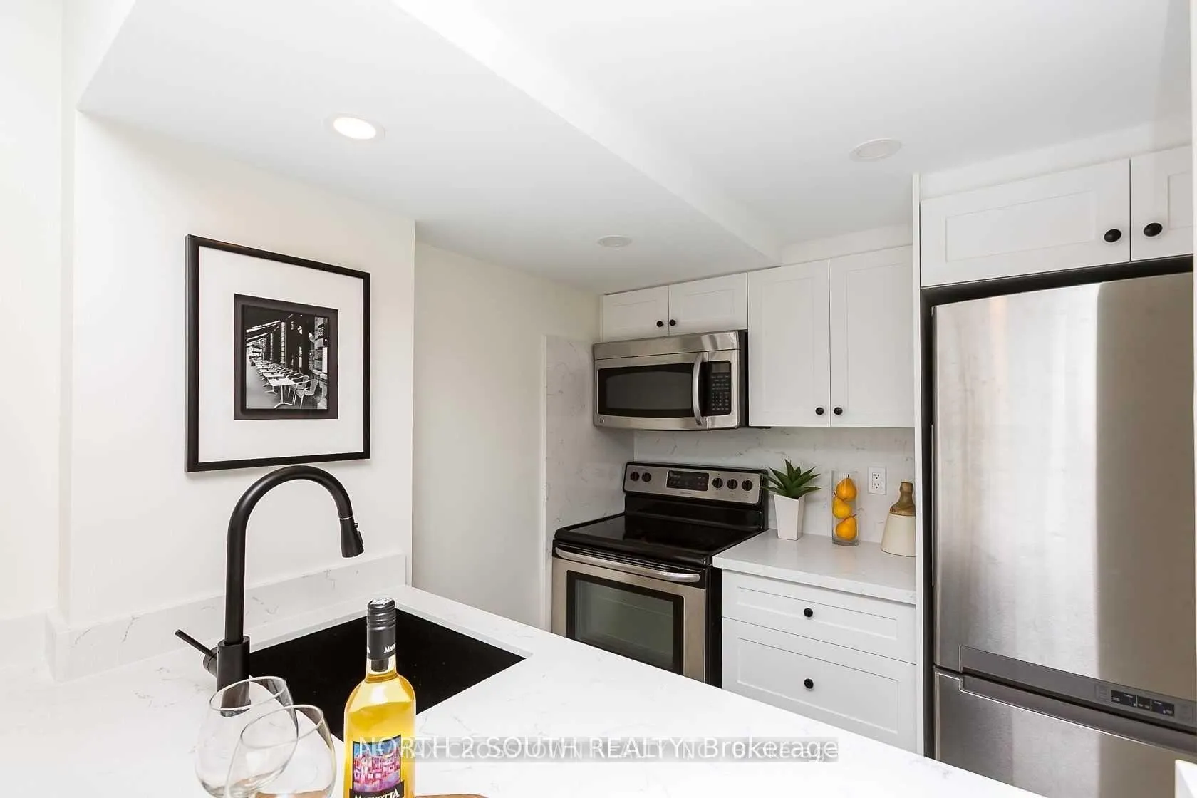 Photo 2 of Unit 913, 222 The Esplanade Avenue, Toronto, Waterfront Communities — HOMEH