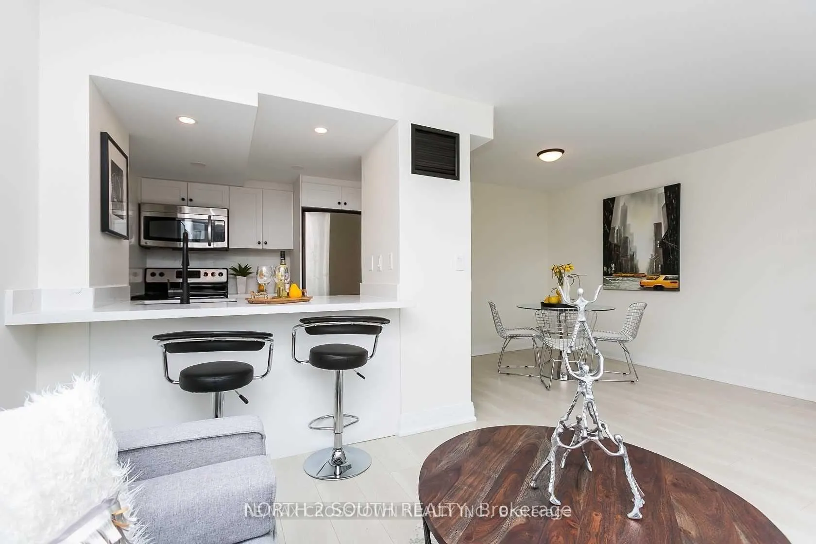 Photo 4 of Unit 913, 222 The Esplanade Avenue, Toronto, Waterfront Communities — HOMEH