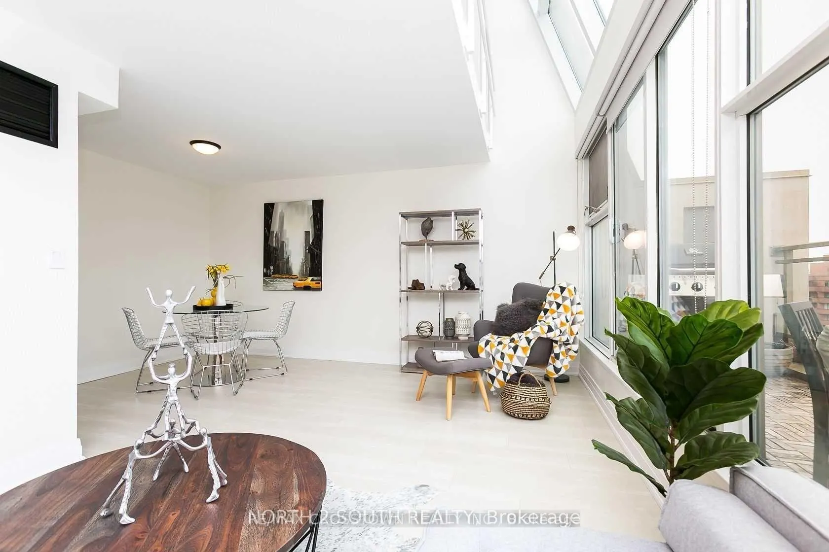Photo 5 of Unit 913, 222 The Esplanade Avenue, Toronto, Waterfront Communities — HOMEH