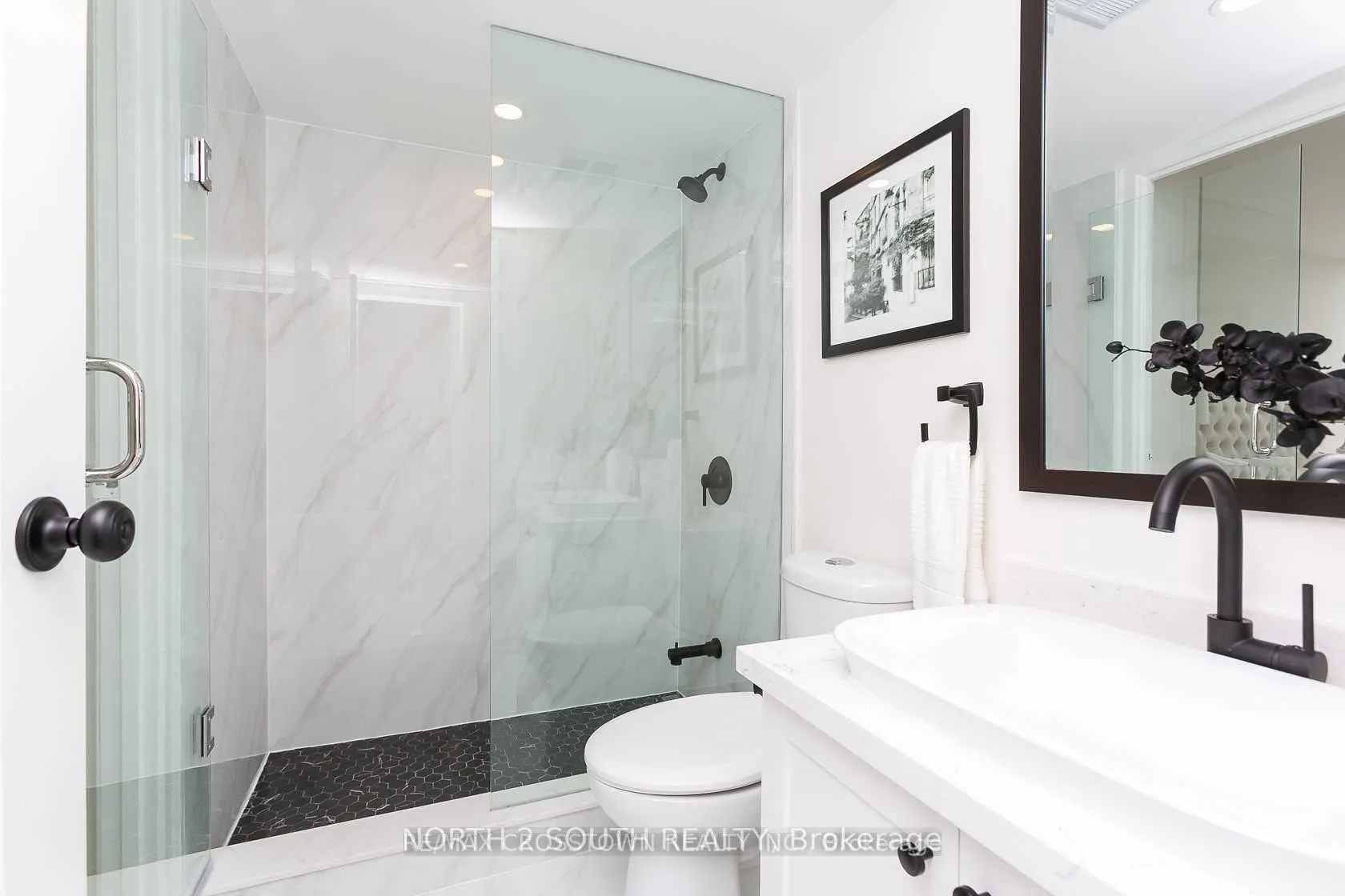 Photo 7 of Unit 913, 222 The Esplanade Avenue, Toronto, Waterfront Communities — HOMEH