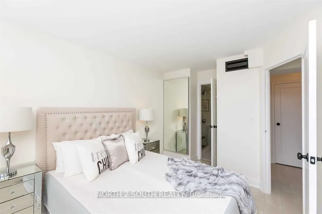 Photo 10 of Unit 913, 222 The Esplanade Avenue, Toronto, Waterfront Communities — HOMEH