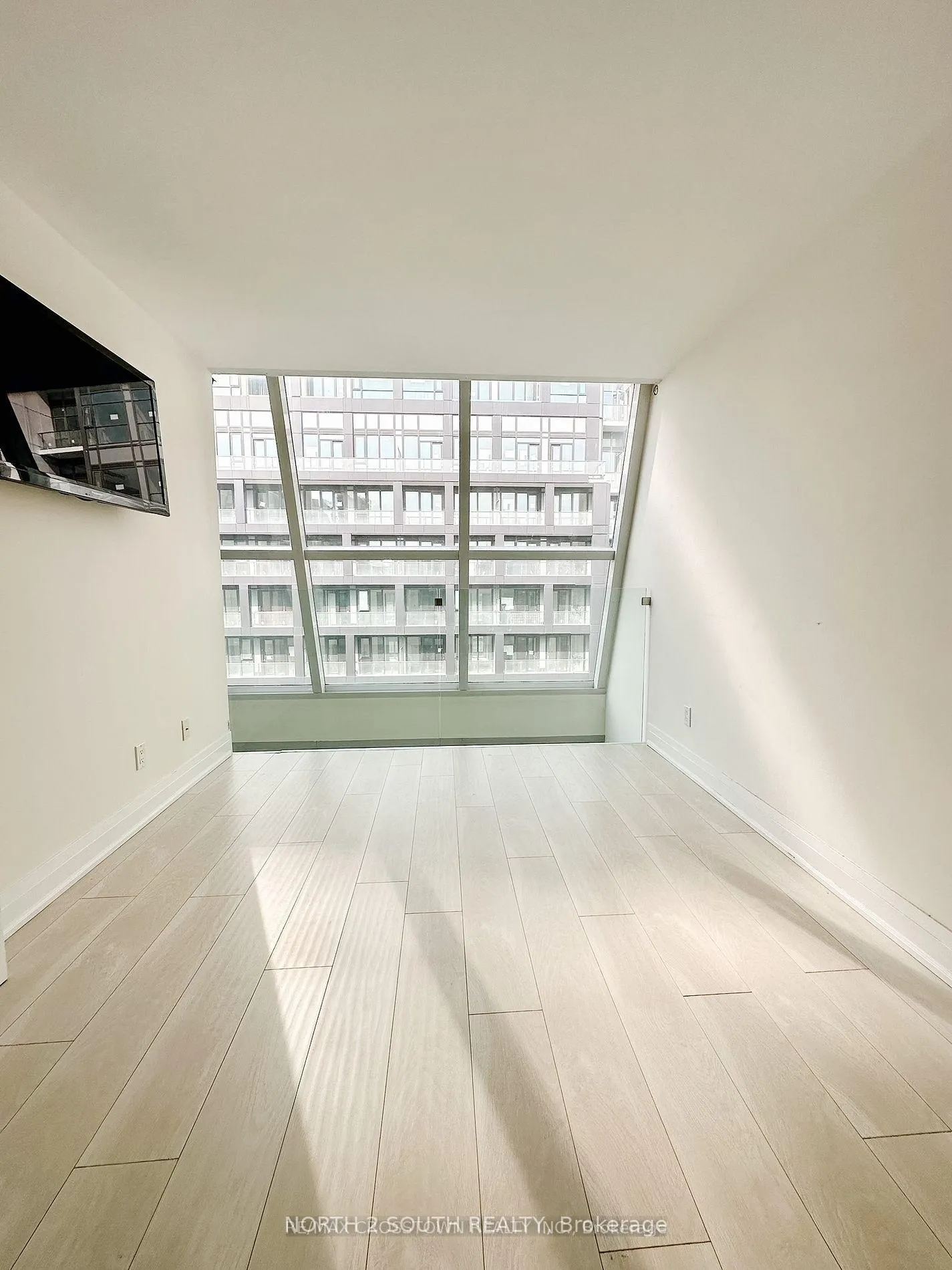 Photo 11 of Unit 913, 222 The Esplanade Avenue, Toronto, Waterfront Communities — HOMEH