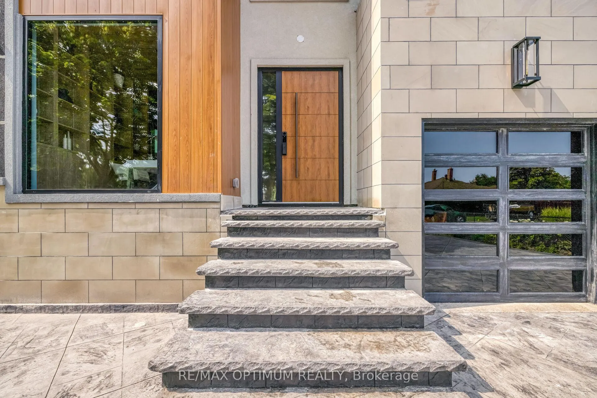 Photo 19 of 47 Moore Street, Brampton, Brampton West — HOMEH