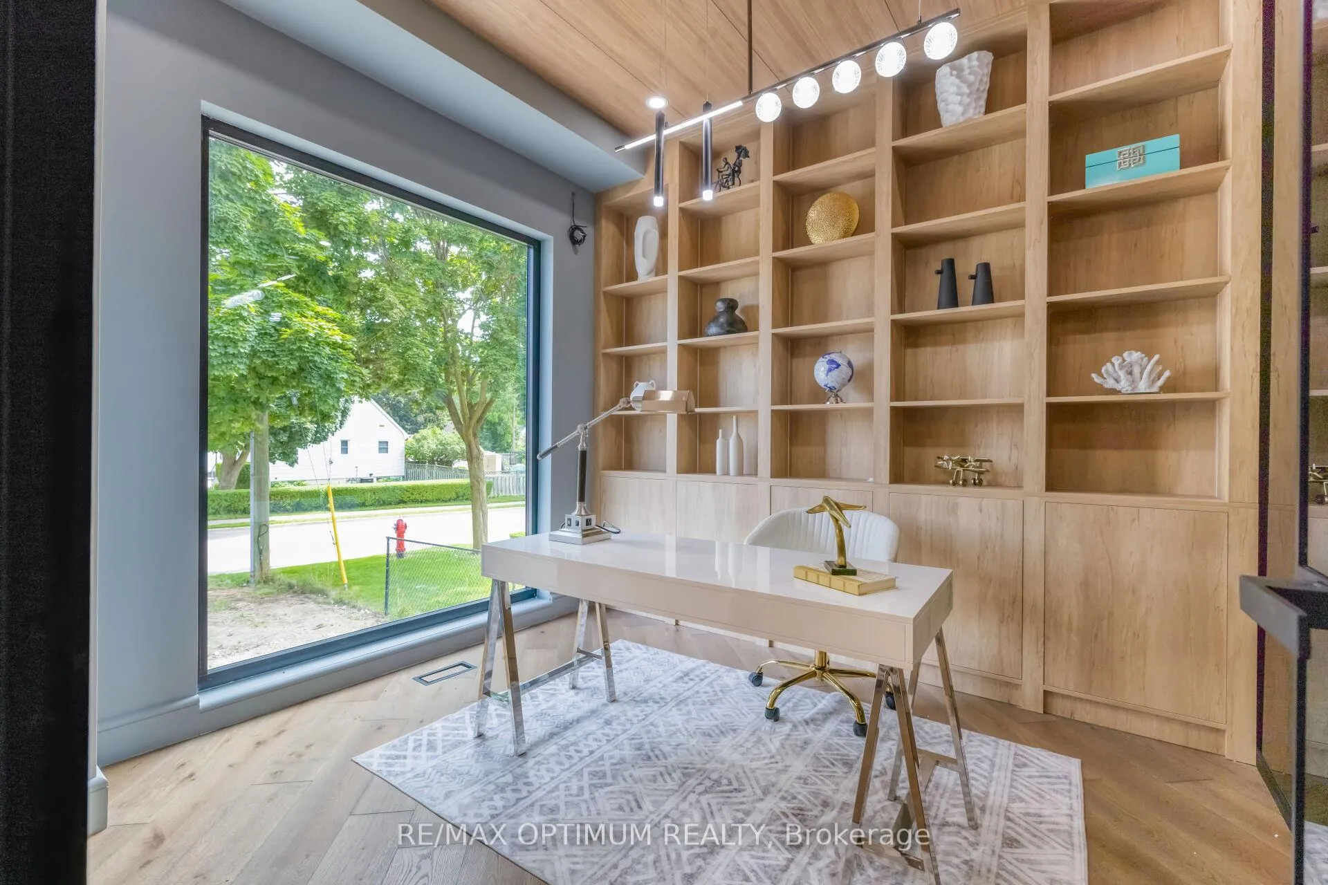 Photo 4 of 47 Moore Street, Brampton, Brampton West — HOMEH