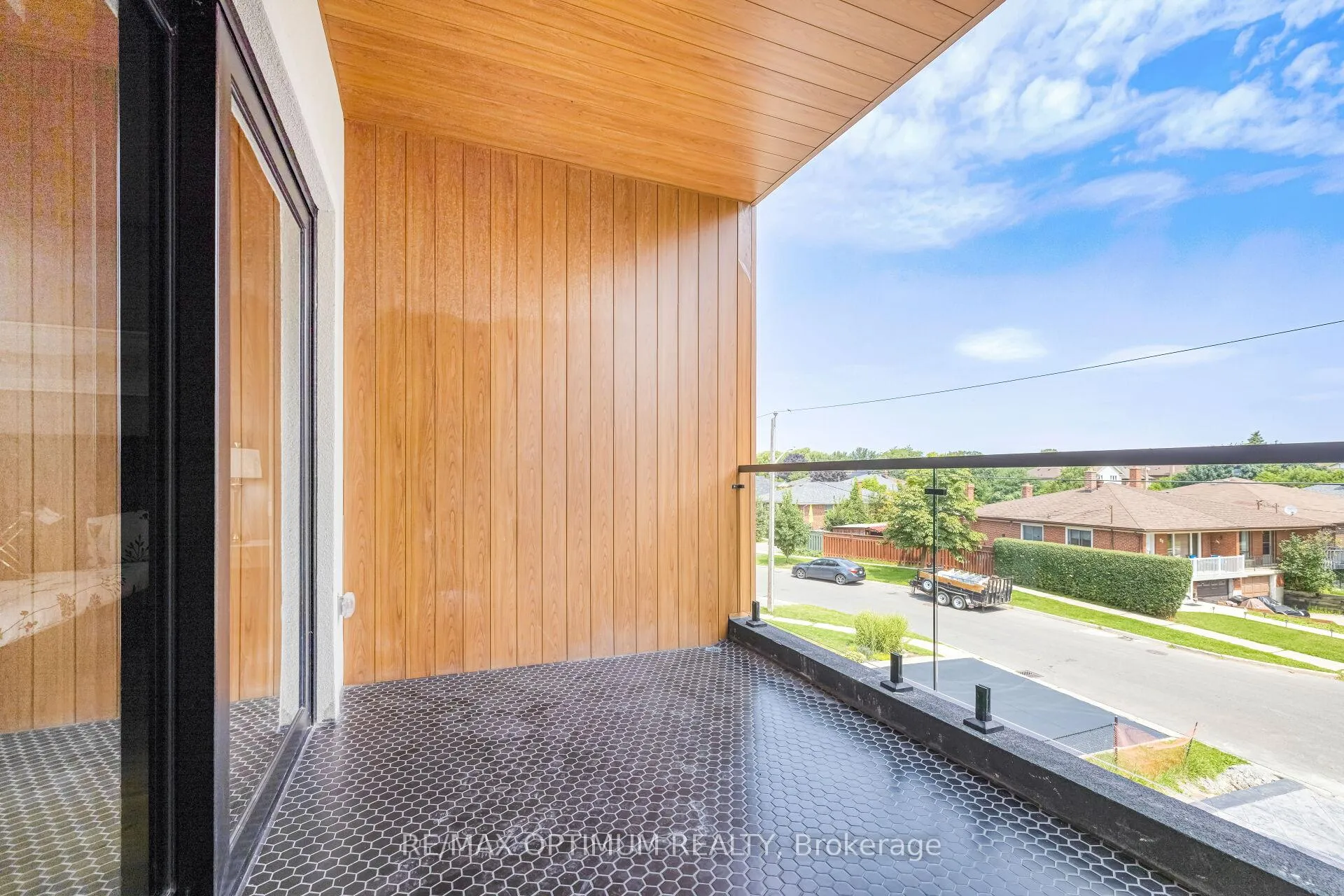 Photo 13 of 47 Moore Street, Brampton, Brampton West — HOMEH
