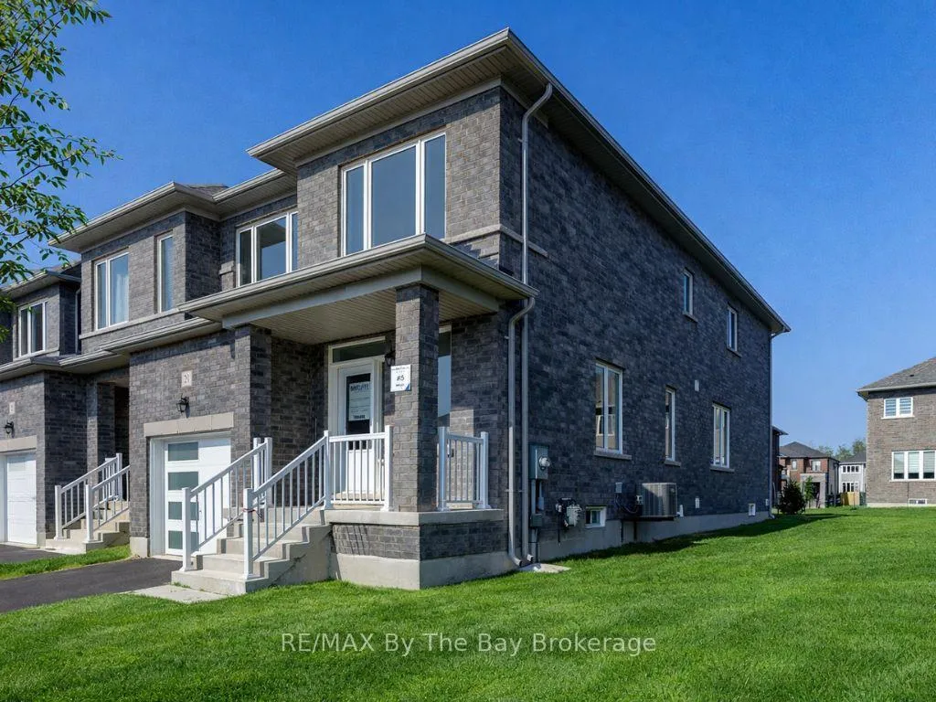Photo 1 of 21 Lisa Street, Wasaga Beach — HOMEH