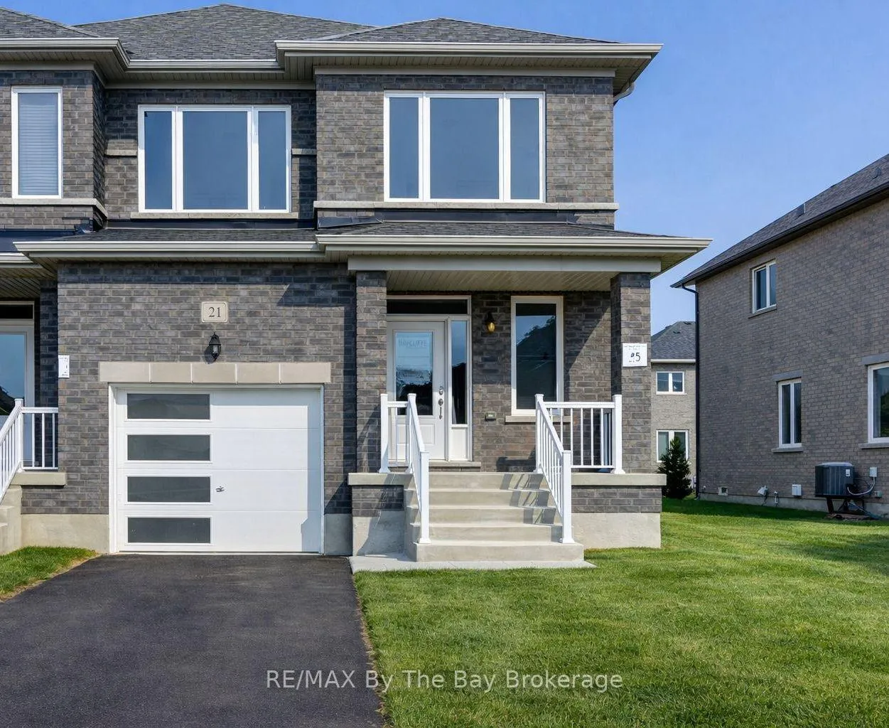 Photo 2 of 21 Lisa Street, Wasaga Beach — HOMEH