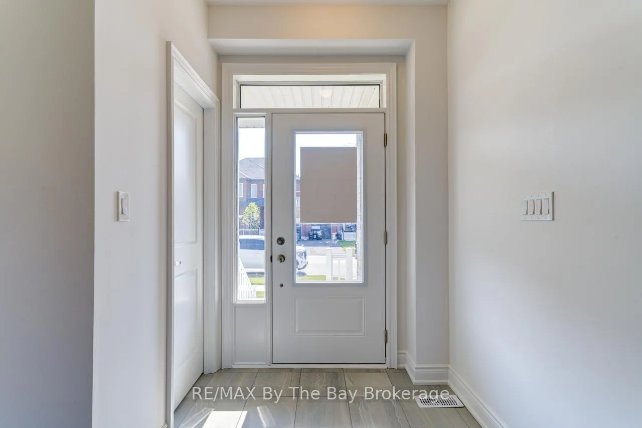Photo 3 of 21 Lisa Street, Wasaga Beach — HOMEH