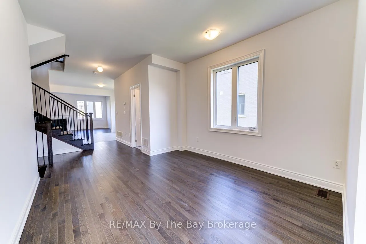 Photo 5 of 21 Lisa Street, Wasaga Beach — HOMEH